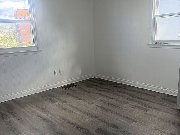 5th image of 10 Brock St E #2