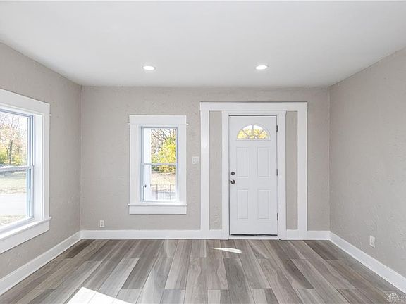 5th image of 1934 Kensington Dr