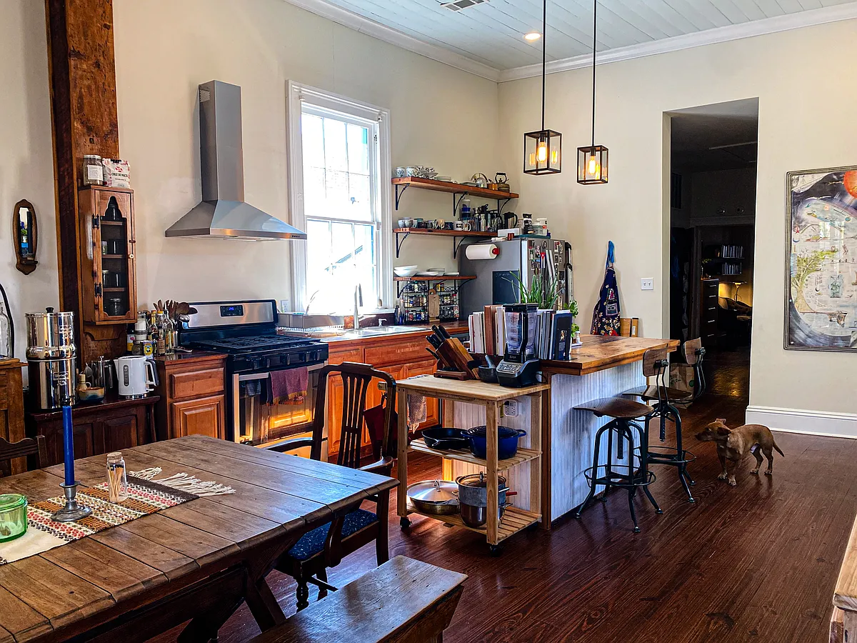 Photo 2 of 21 - 515 Alabo St - New Orleans, LA Building Photo - 515 Alabo St