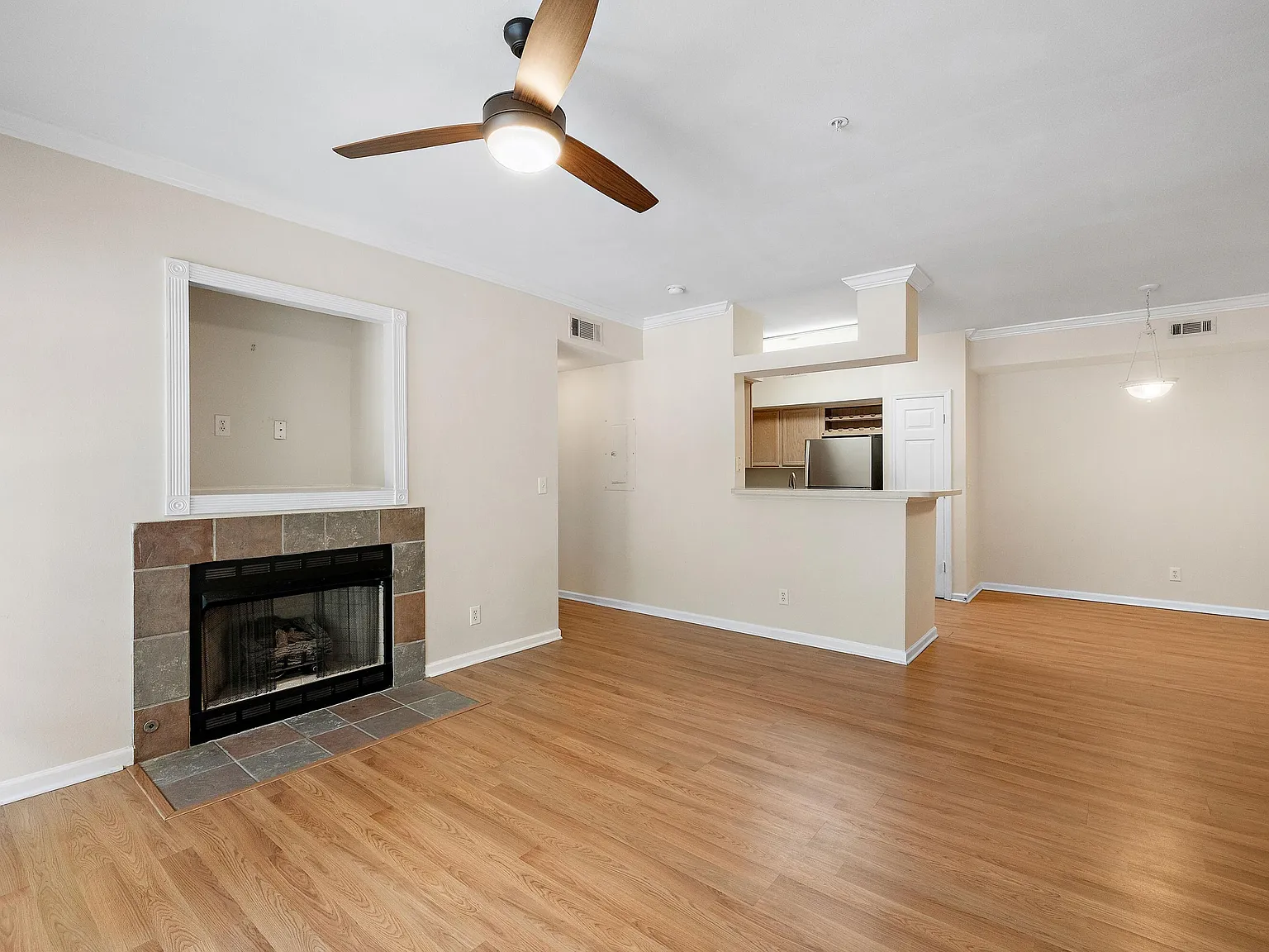 2 bed, 2.0 bath, 1170 sqft, $1,895 — Photo 4