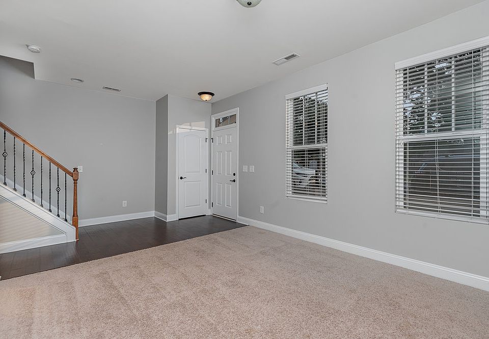 Additional view first floor entry