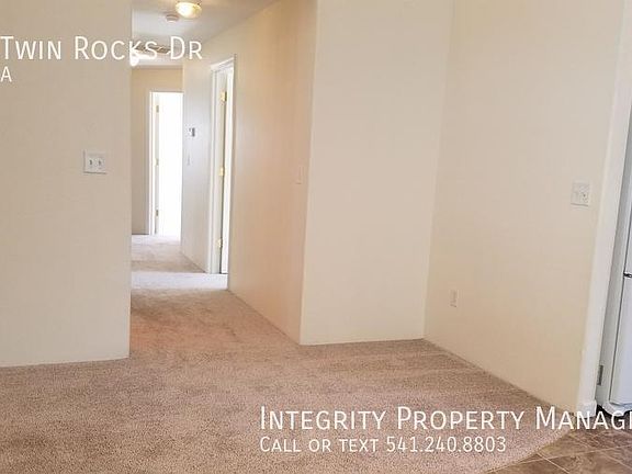3rd image of 1209 Twin Rocks Dr