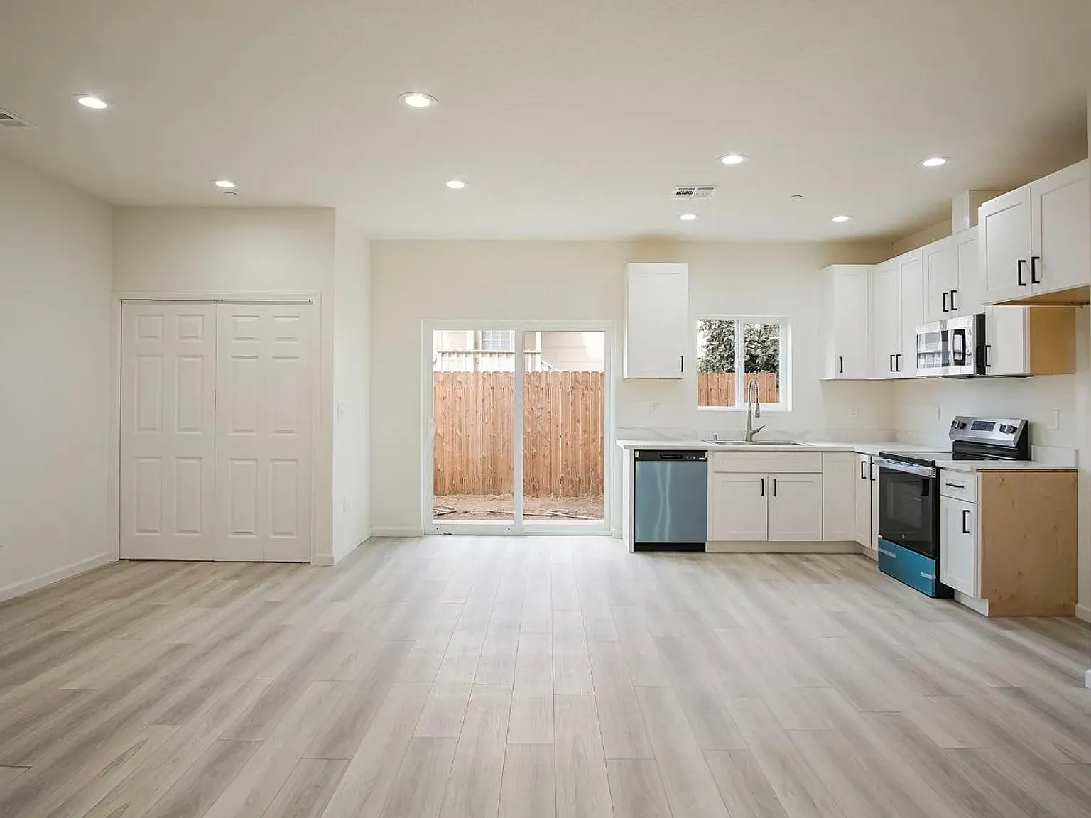 3 bed, 1546 sqft, $2,895 — Photo 4