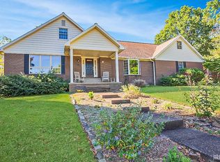 40 Oak Meadow Rd, Evansville, IN 47725