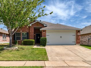7016 Derbyshire Dr, Fort Worth, TX 76137
