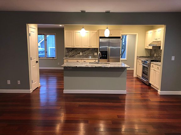3rd image of 671 Emmons Ave