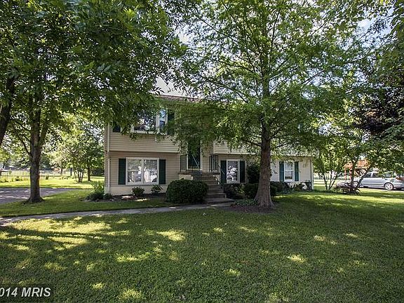 2nd image of 10831 Blake Ln