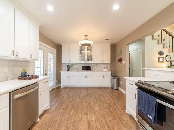 505 Knoll Wood Ct, Euless, TX 76039