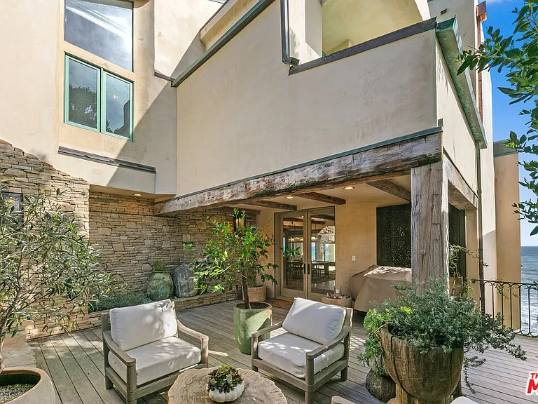 24920 Malibu Rd — Photo 45