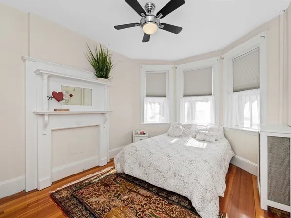 18 School Ln #1, Watertown, MA 02472