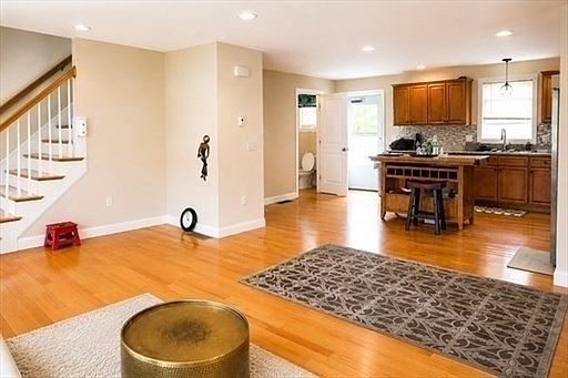 4th image of 82 Franklin St #82