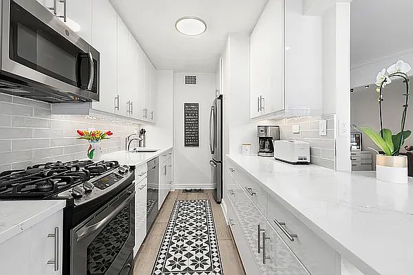 1st image of 165 W End Ave APT 21K