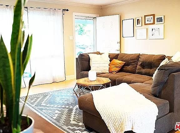 5th image of 3940 Branson Dr