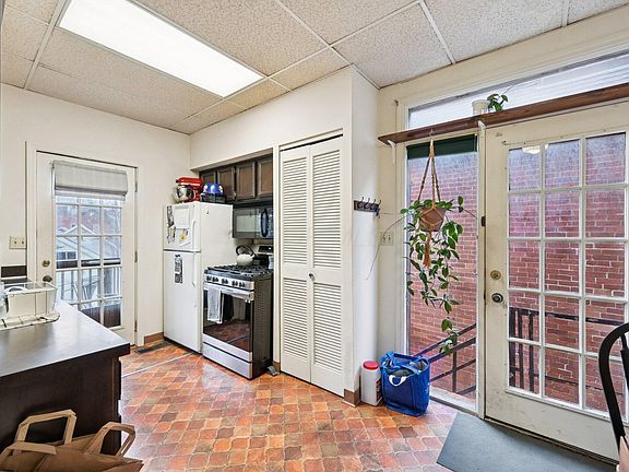 3rd image of 758 Neil Ave