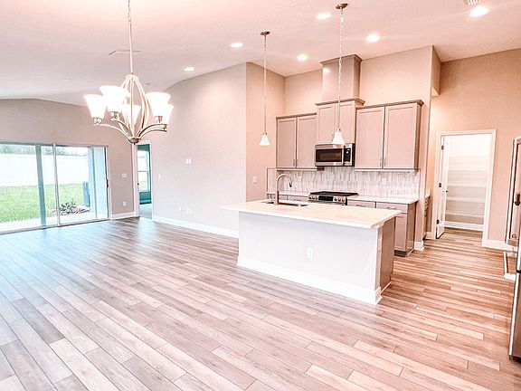 5th image of 12573 Oak Hill Way