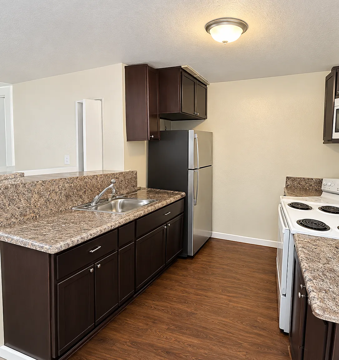 3 bed, 1050 sqft, $3,000 — Photo 4