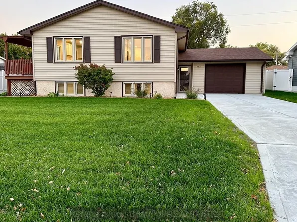 2511 W 4th St, Grand Island, NE 68803