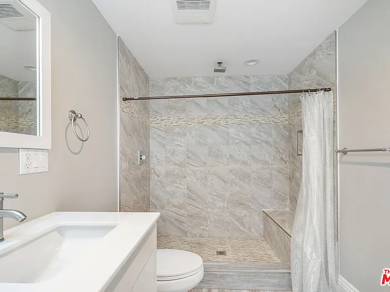 1357 Seward St — Photo 26