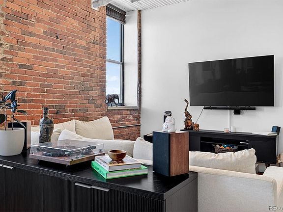 5th image of 2261 Blake Street #4F