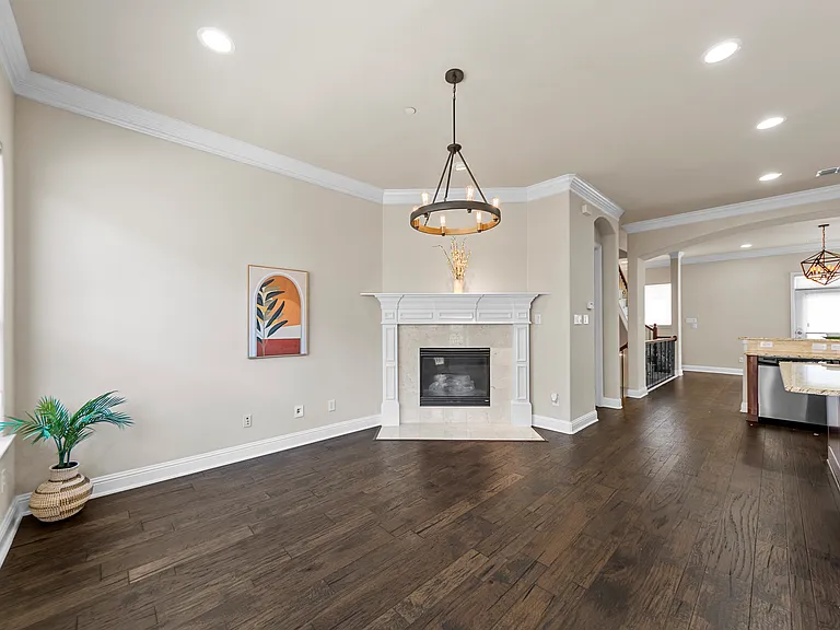 5709 Lois Ln — Photo 18