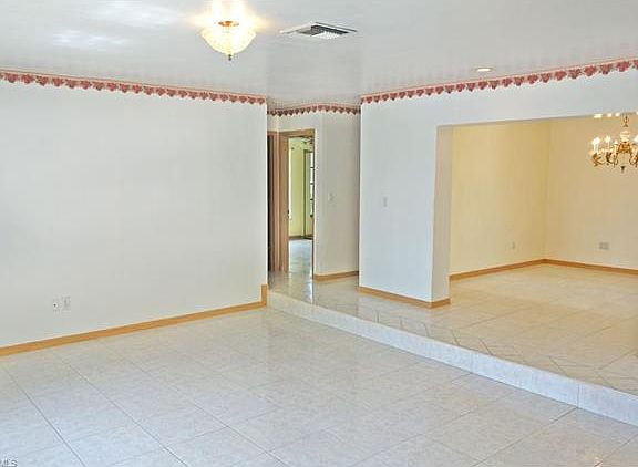 5th image of 2129 SE 11th Ave