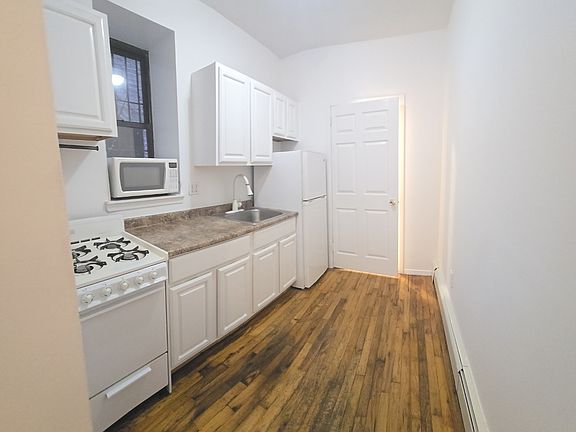 5th image of 205 W 102nd St APT 1D