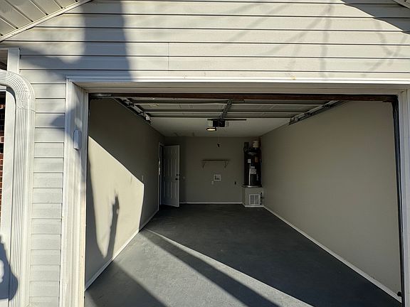 3rd image of 1384 N Boxley Ave #1