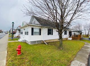 32 Pratt St, Rouses Pt, NY 12979