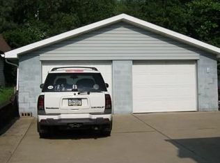 1141 Main St, Ellwood City, PA 16117