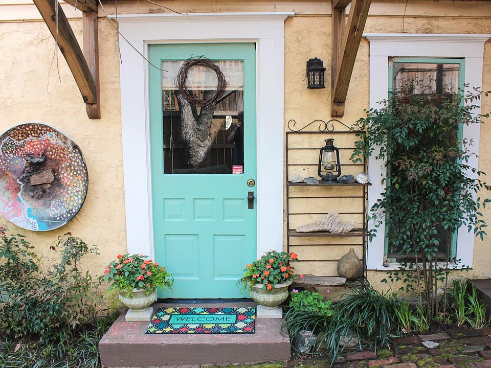 Charming, secluded entry.