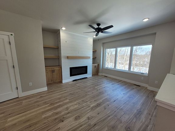 4th image of 2302-2350 1st St #2336