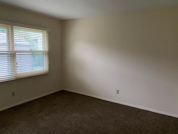 5th image of 810 Sheffield Dr
