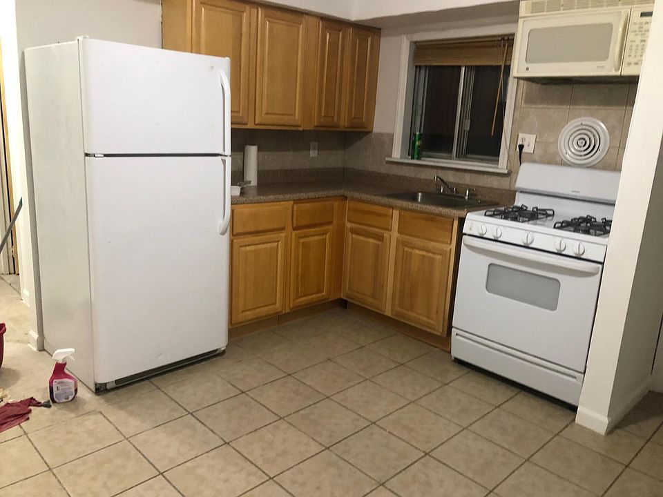 2nd image of 277 Arlene St Floor 1