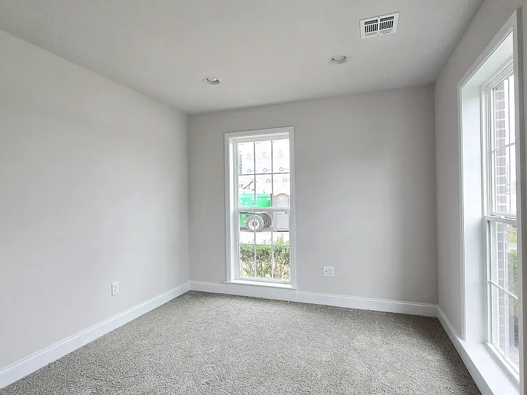 3089 Herr St — Photo 33