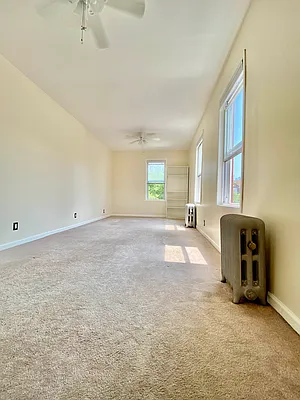 Rented by Zikos Realty Services | media 21