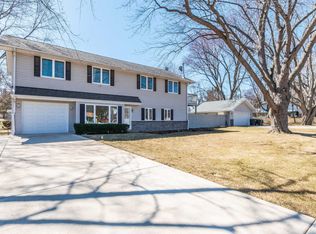 728 Firth Rd, Mundelein, IL 60060
