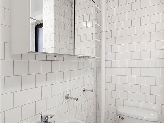 5th image of 258 W 15th St APT 4FW
