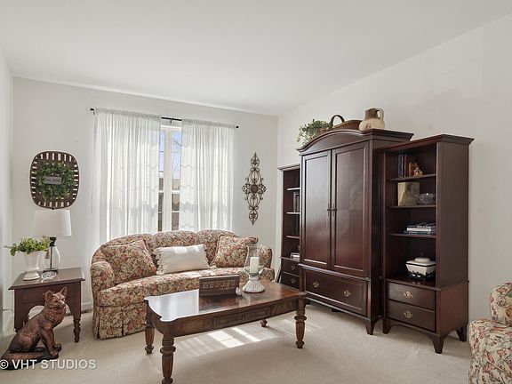 5th image of 280 Berkshire Ln