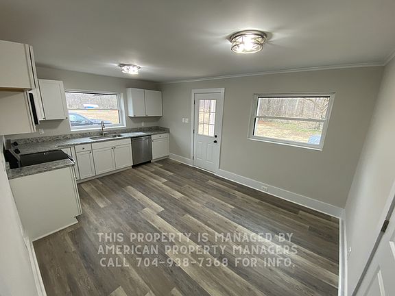 3rd image of 1830 Hollywood Dr