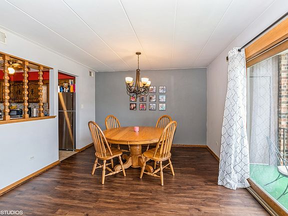 4th image of 10412 S Komensky Ave APT 2N