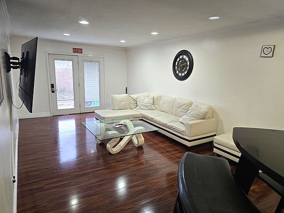 3rd image of 1279 Guelbreth Ln APT 102