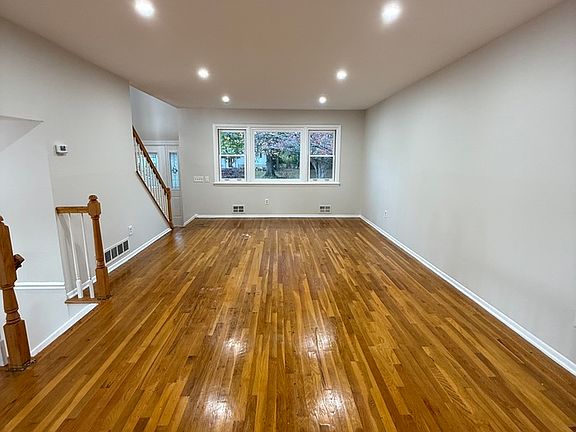 4th image of 16 Meadowview Dr
