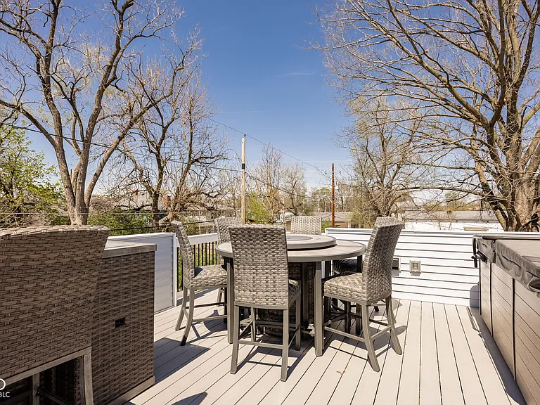 2934 Macpherson Ave — Photo 36