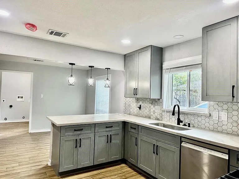10615 Piping Rock Ln — Photo 15