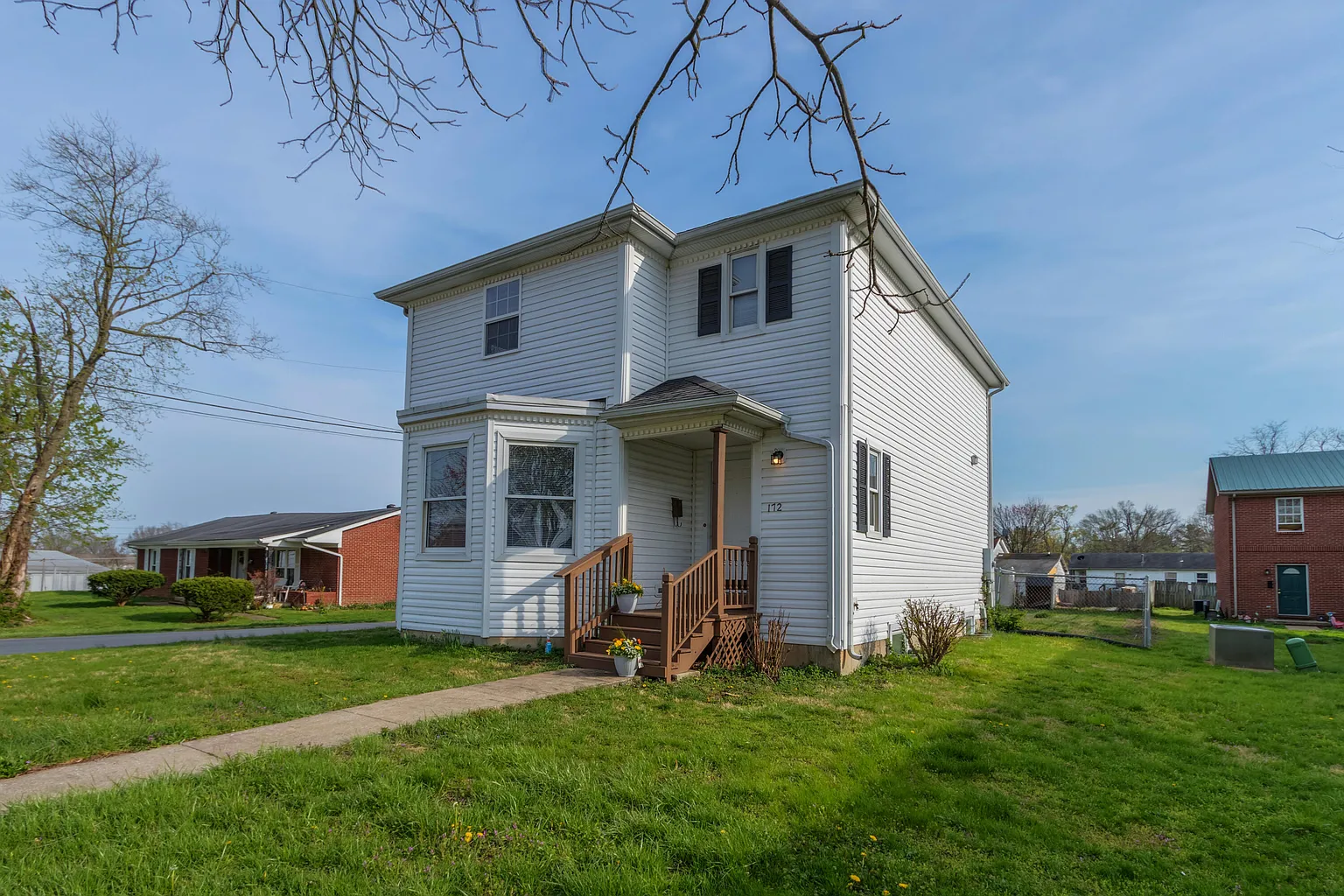 172 Simmons St photo 1