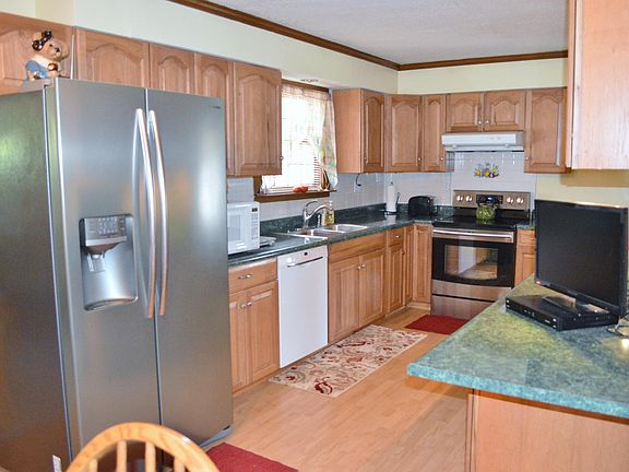 2nd image of 126 Marlyn Dr NE