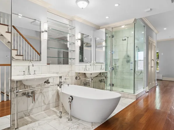 320 East 55th Street image 8 of 18