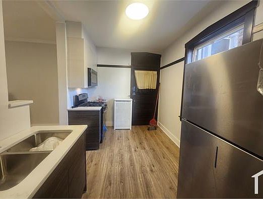 5th image of 10954 S Vernon Ave APT 1