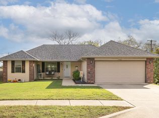 1462 S Tomahawk Ave, Republic, MO 65738