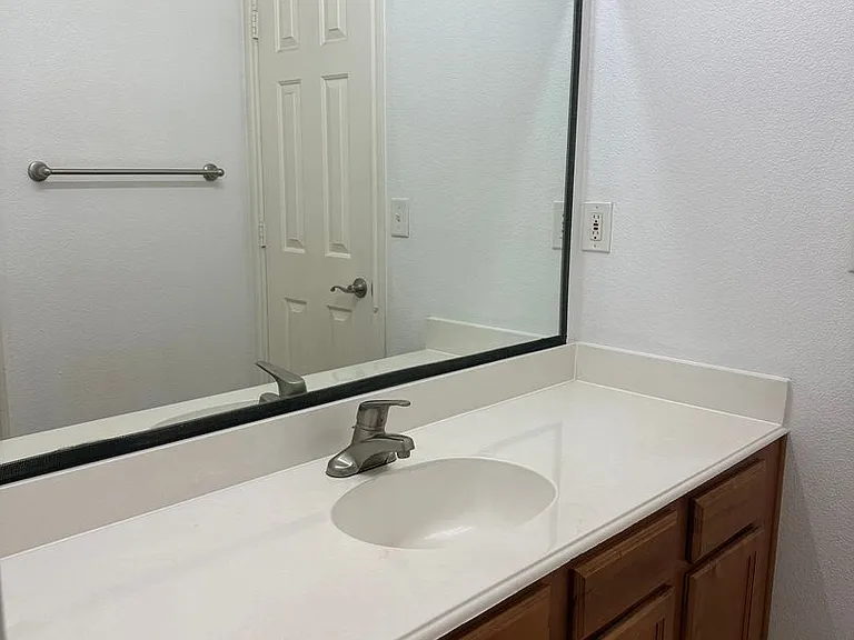 2802 Pasadena Ln — Photo 3